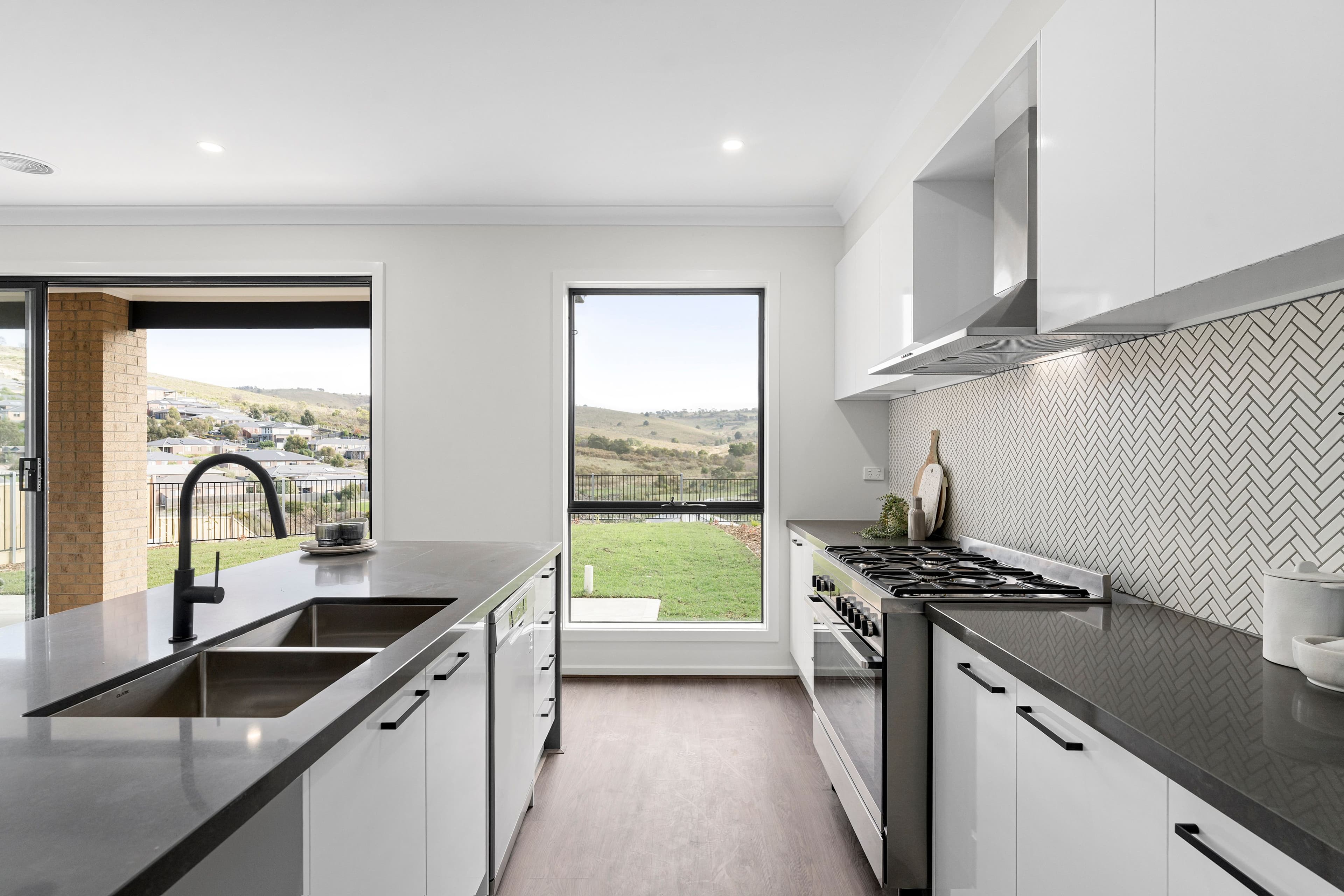 14 Fellview Crescent, Sunbury VIC 3429, Sunbury - Thumbnail 3