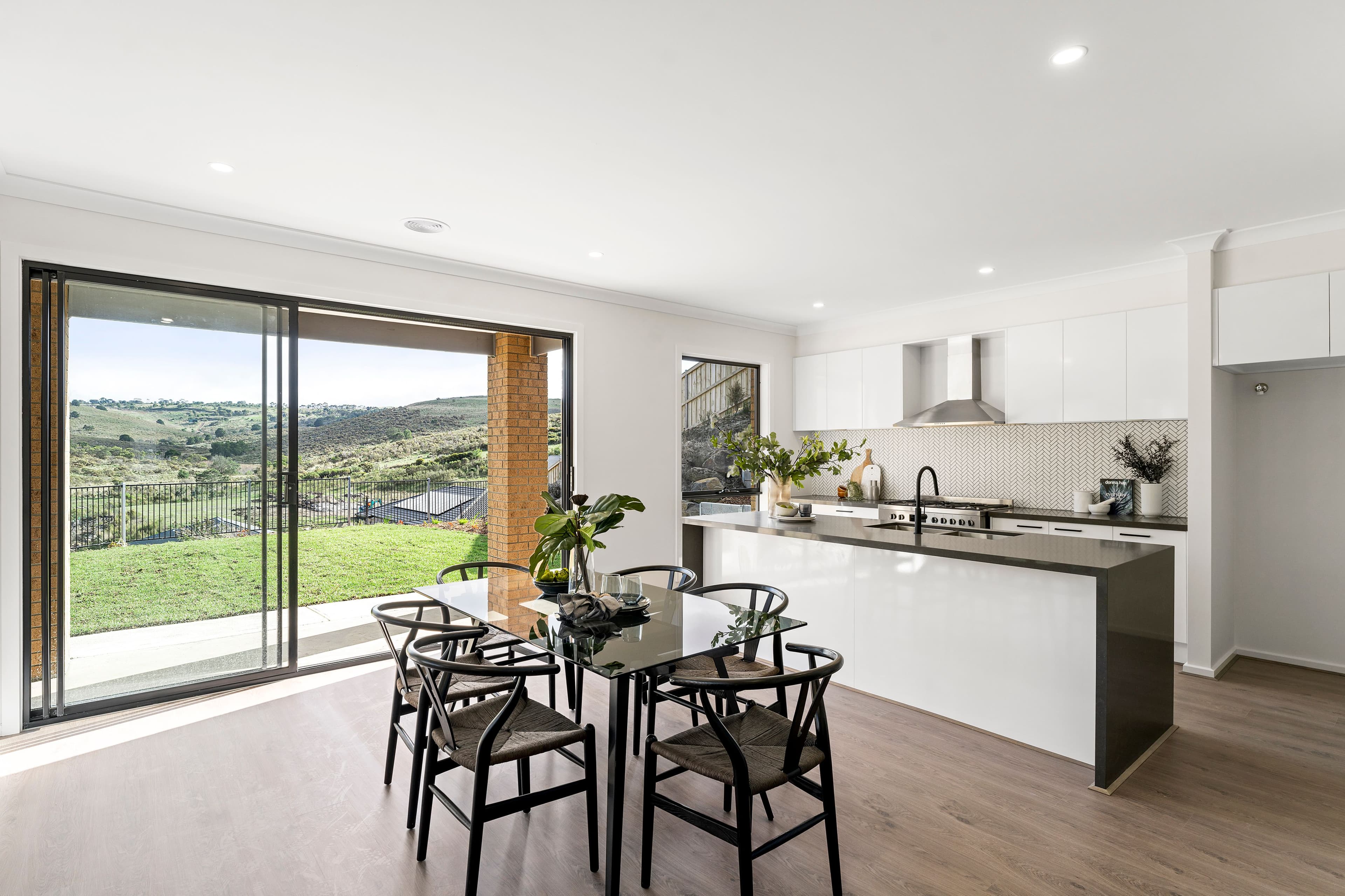14 Fellview Crescent, Sunbury VIC 3429, Sunbury - Thumbnail 4