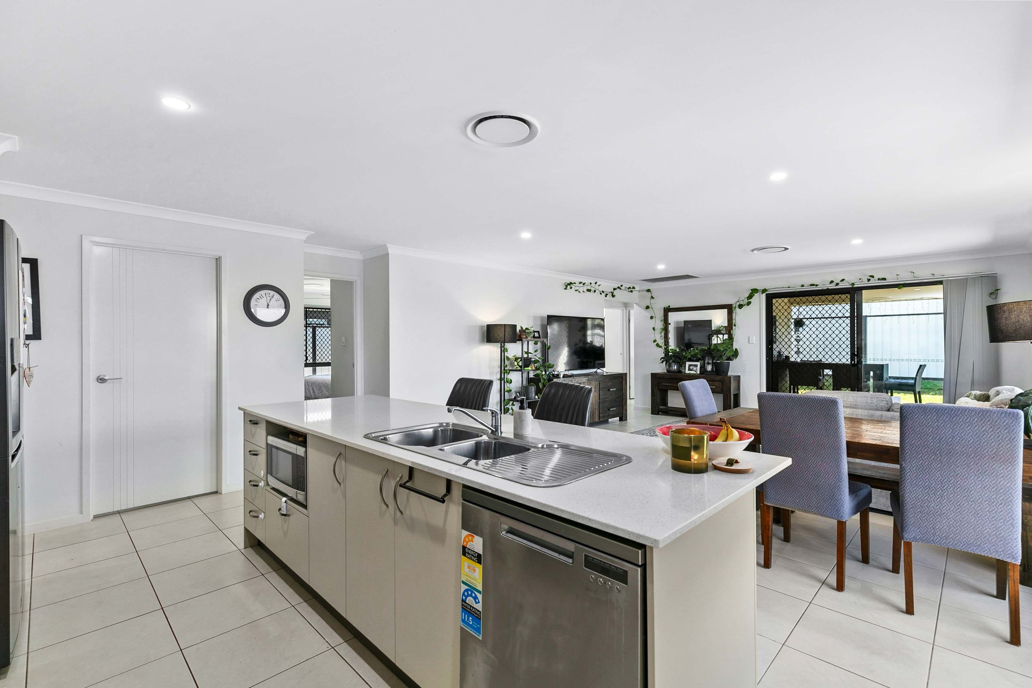 2 Oceanfront Court, Urangan QLD 4655, Urangan - Thumbnail 6