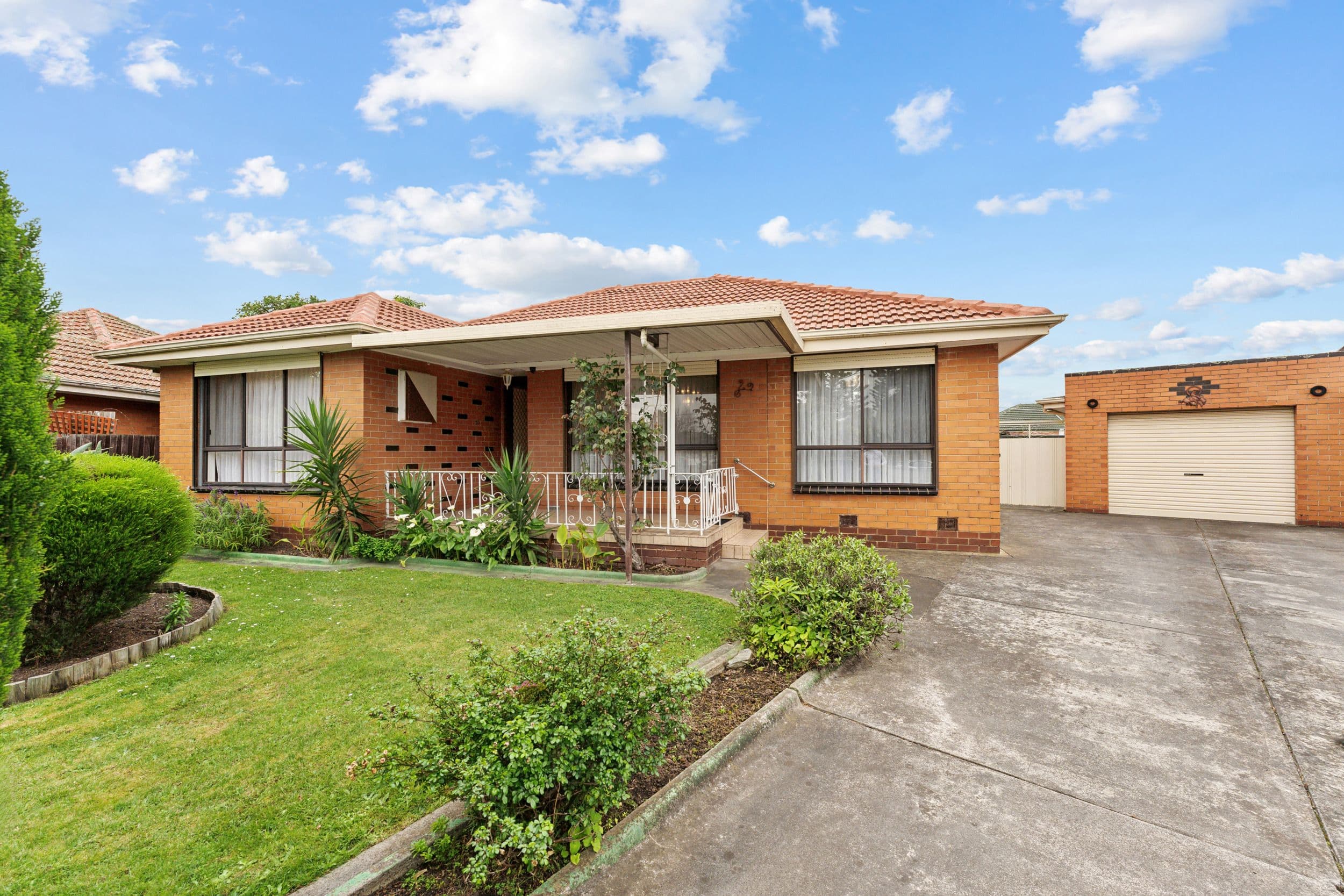 2 Elizabeth Court, Reservoir VIC 3073, Reservoir - Thumbnail 2