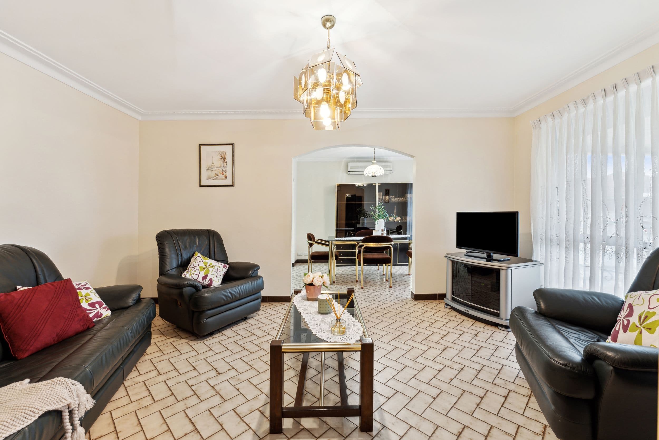 2 Elizabeth Court, Reservoir VIC 3073, Reservoir - Thumbnail 3