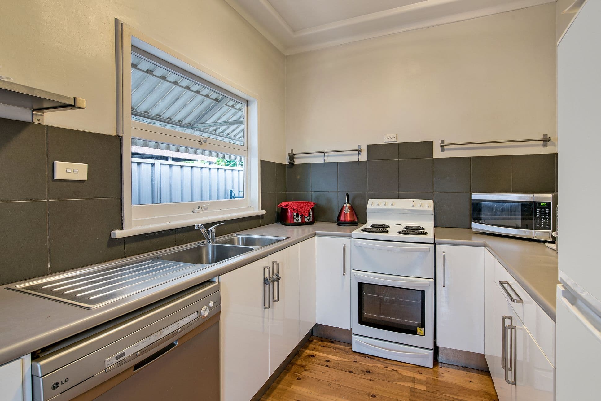 522 Pembroke Road, Leumeah - Image 1