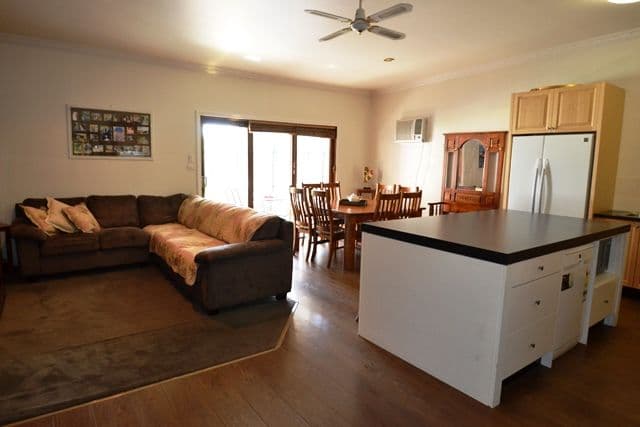 16 Tristan Street, SEYMOUR VIC 3660, Seymour - Thumbnail 2