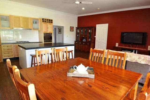 16 Tristan Street, SEYMOUR VIC 3660, Seymour - Thumbnail 3