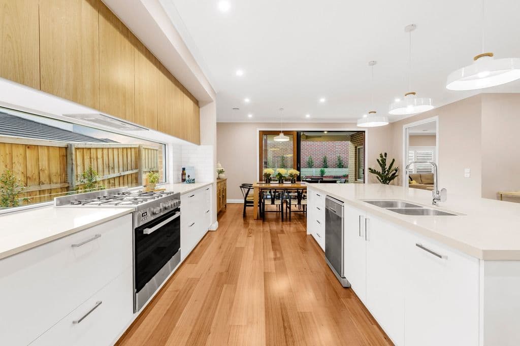 10 Hessel Avenue, Doreen VIC 3754, Doreen - Thumbnail 2