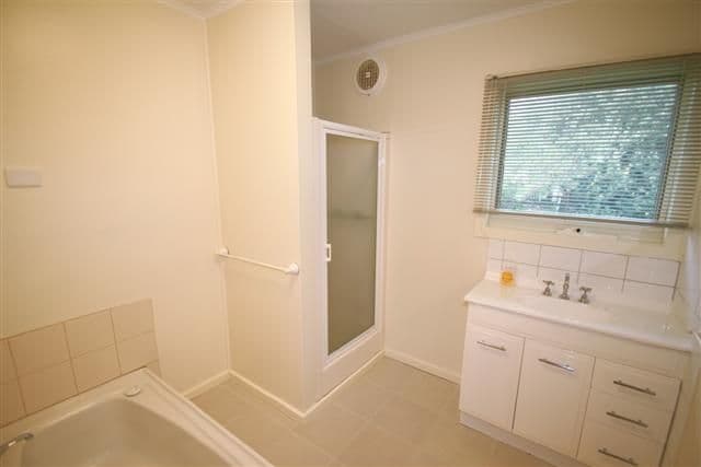 13 Hallway Drive, WIMBLEDON HEIGHTS VIC 3922, Wimbledon Heights - Thumbnail 7