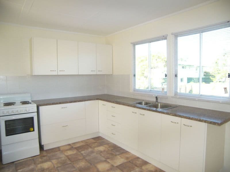 13 Dunsinane Street, BEAUDESERT QLD 4285, Beaudesert - Thumbnail 2