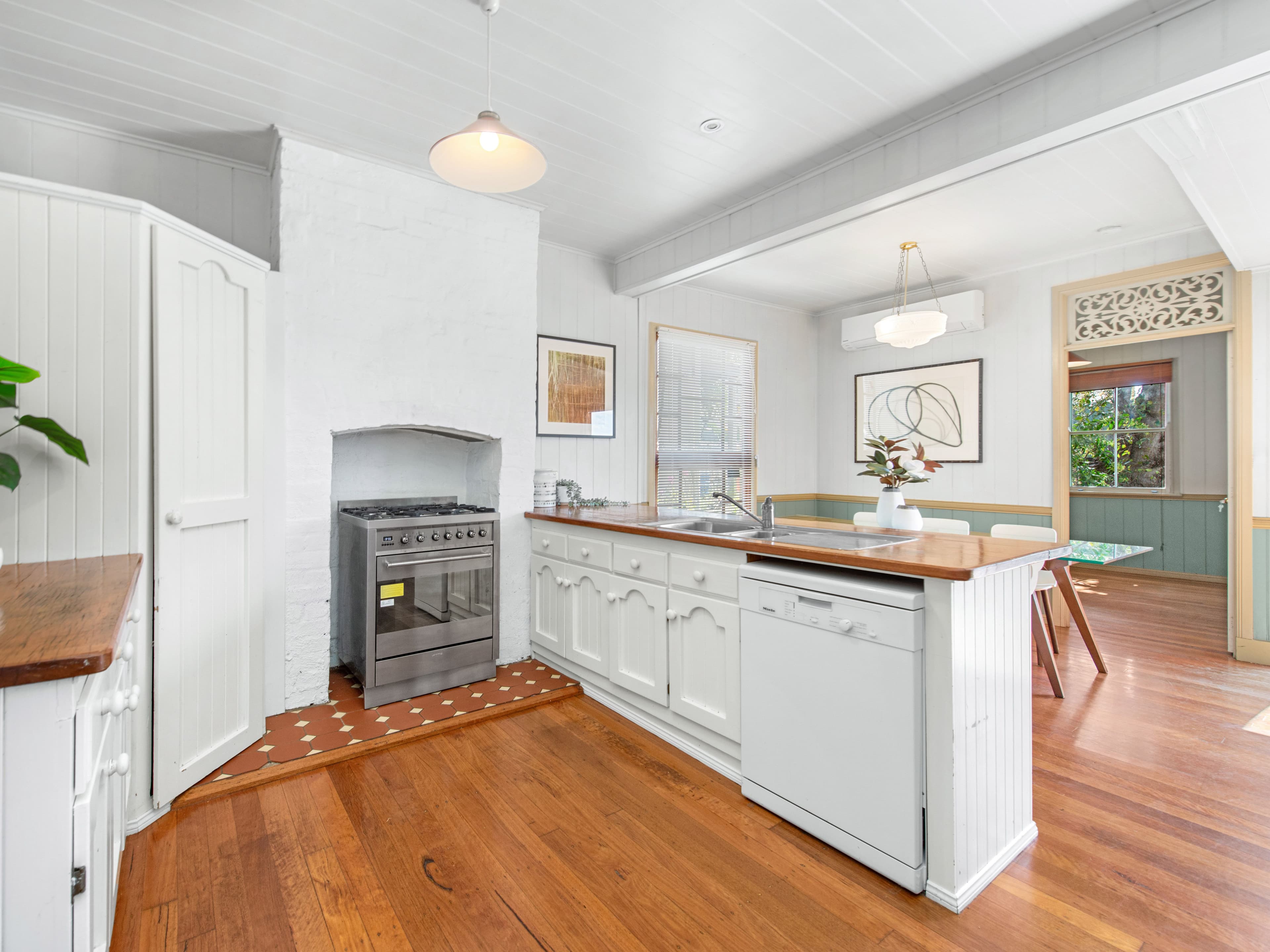 147 Kennigo Street, Spring Hill QLD 4000, Spring Hill - Thumbnail 3