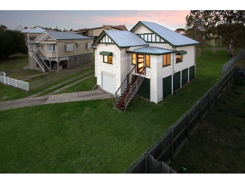 32 Carroll Crescent, GRANGE QLD 4051, Grange - Thumbnail 2