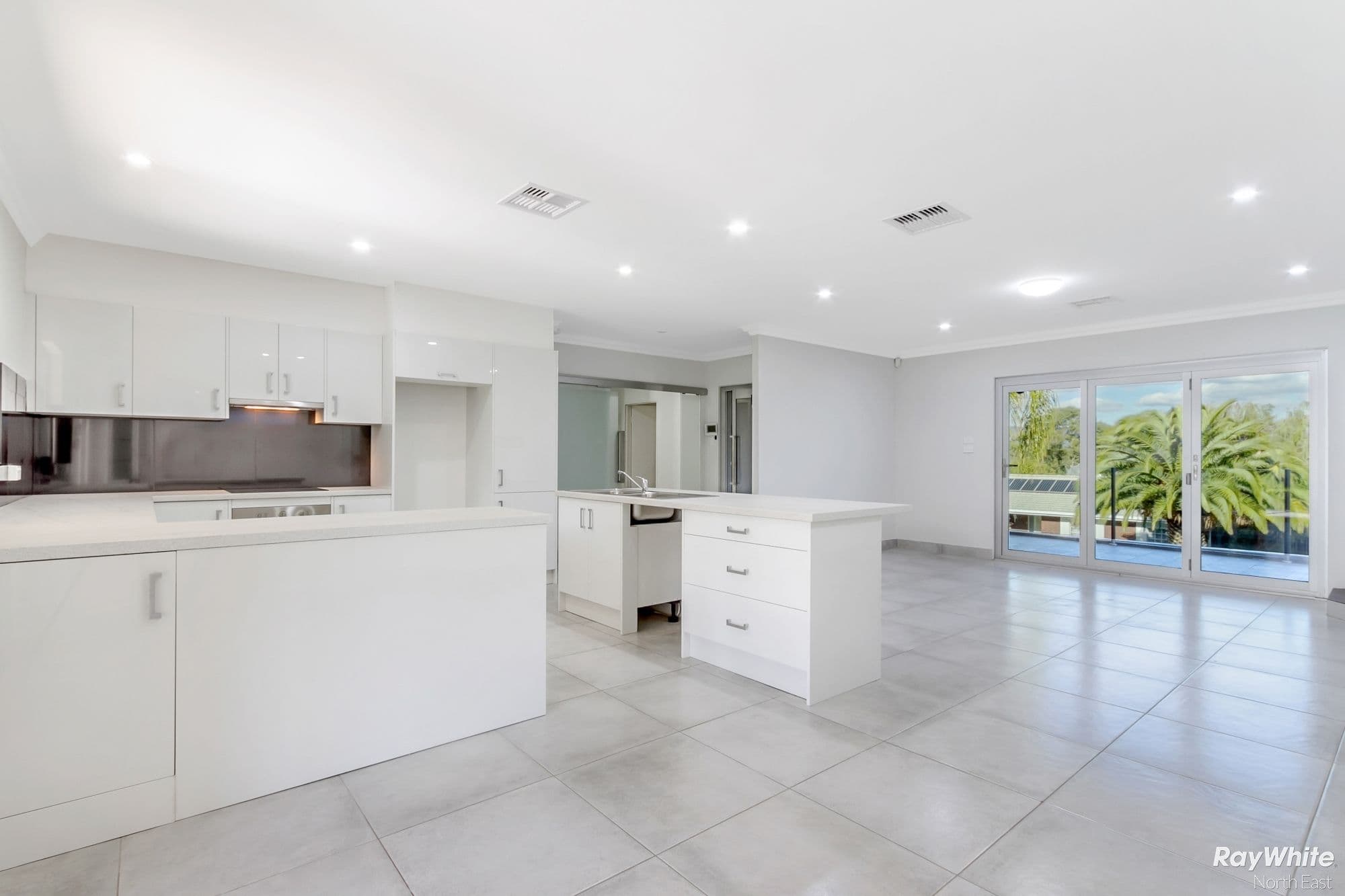 28 Carole Crescent, Modbury SA 5092, Modbury - Thumbnail 2