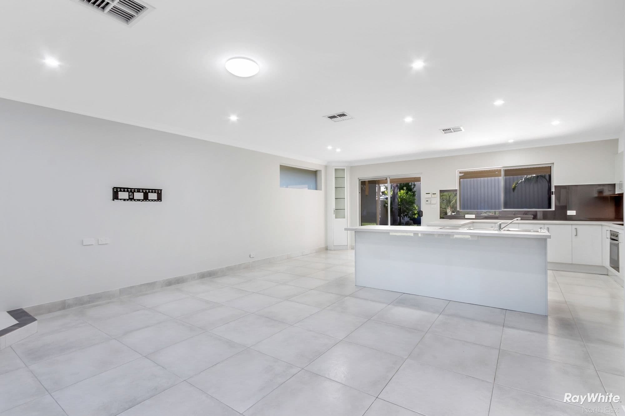 28 Carole Crescent, Modbury SA 5092, Modbury - Thumbnail 3