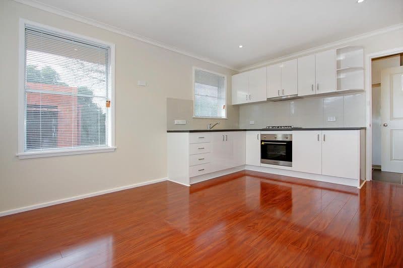 31 Robertson Drive, MORNINGTON VIC 3931, Mornington - Thumbnail 2