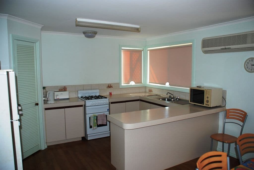 46 Hunter Crescent, GREEN HEAD WA 6514, Green Head - Thumbnail 2