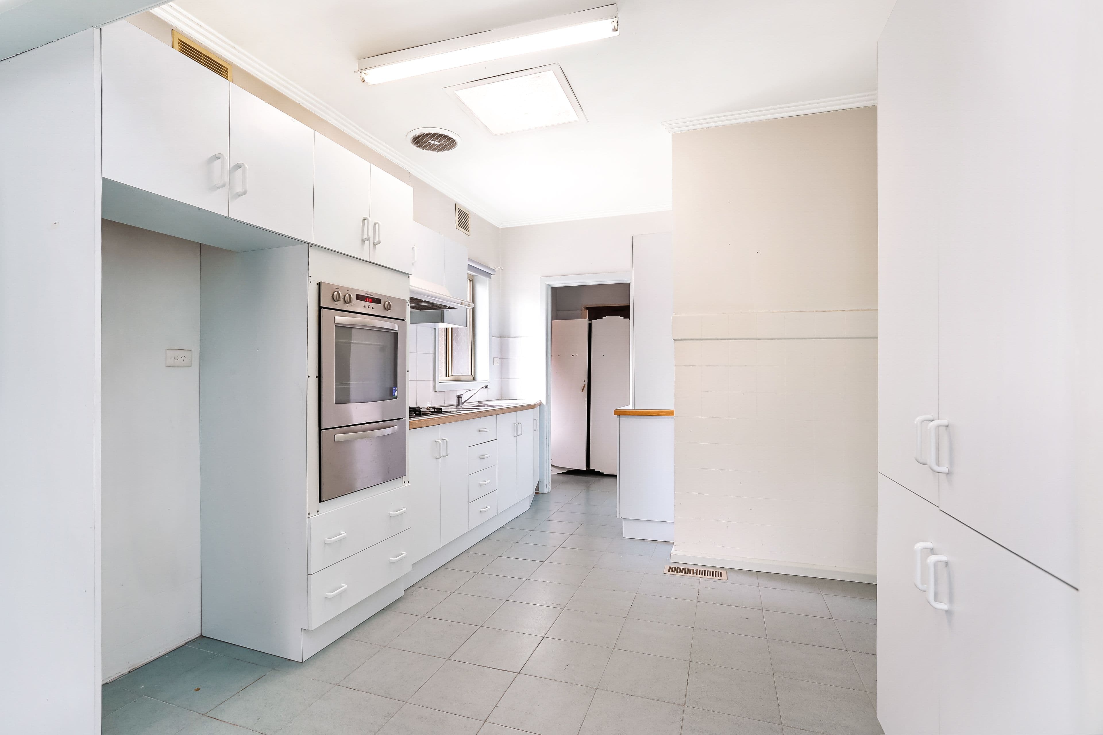 12 Melbourne Avenue, Glenroy VIC 3046, Glenroy - Thumbnail 2