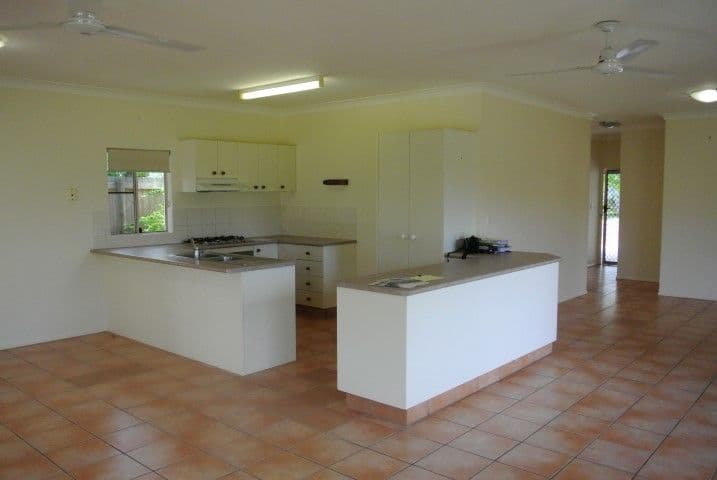 36 Holland Street, WONGALING BEACH QLD 4852, Wongaling Beach - Thumbnail 2