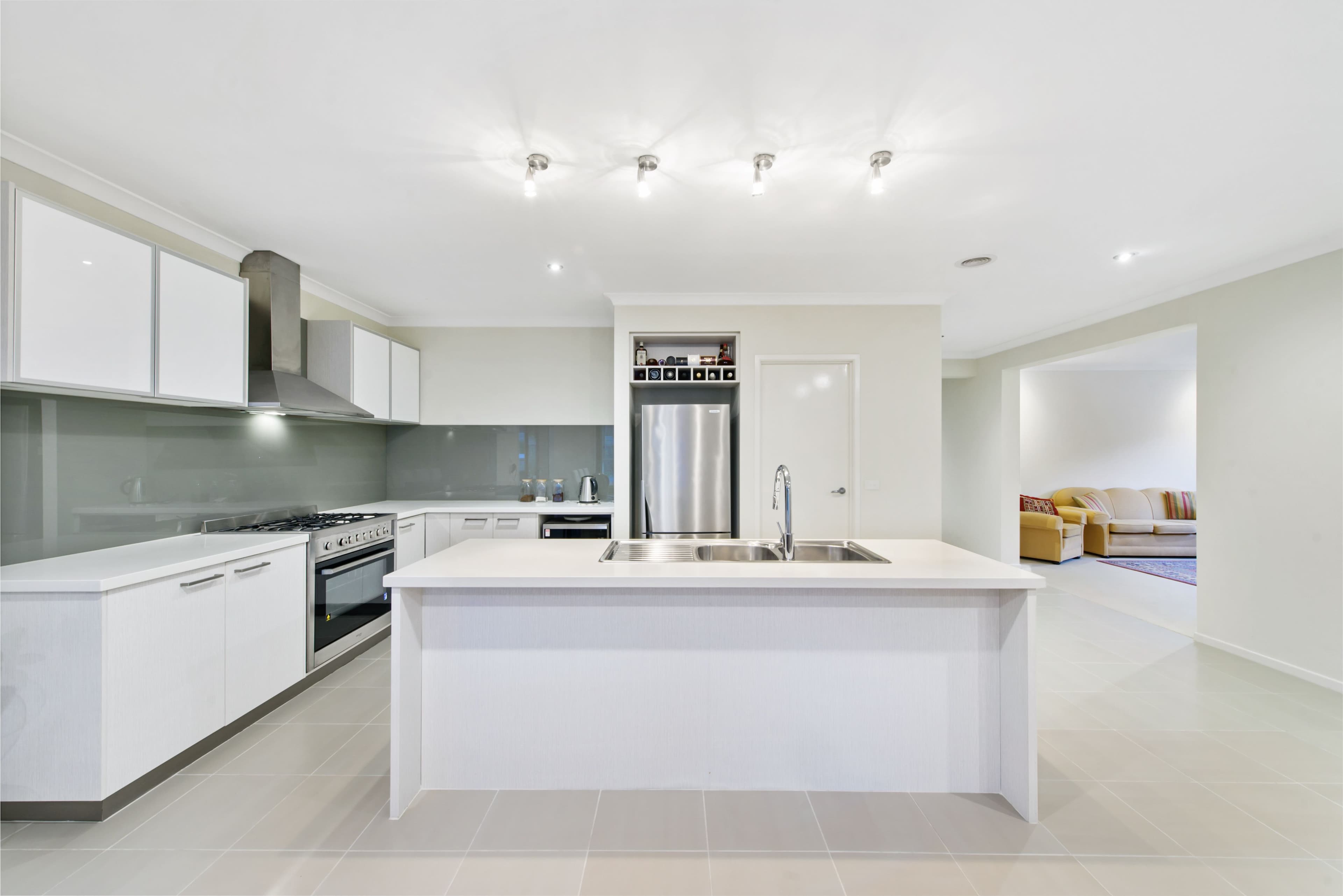 18 Melfin Drive, Hillside VIC 3037, Hillside - Thumbnail 2