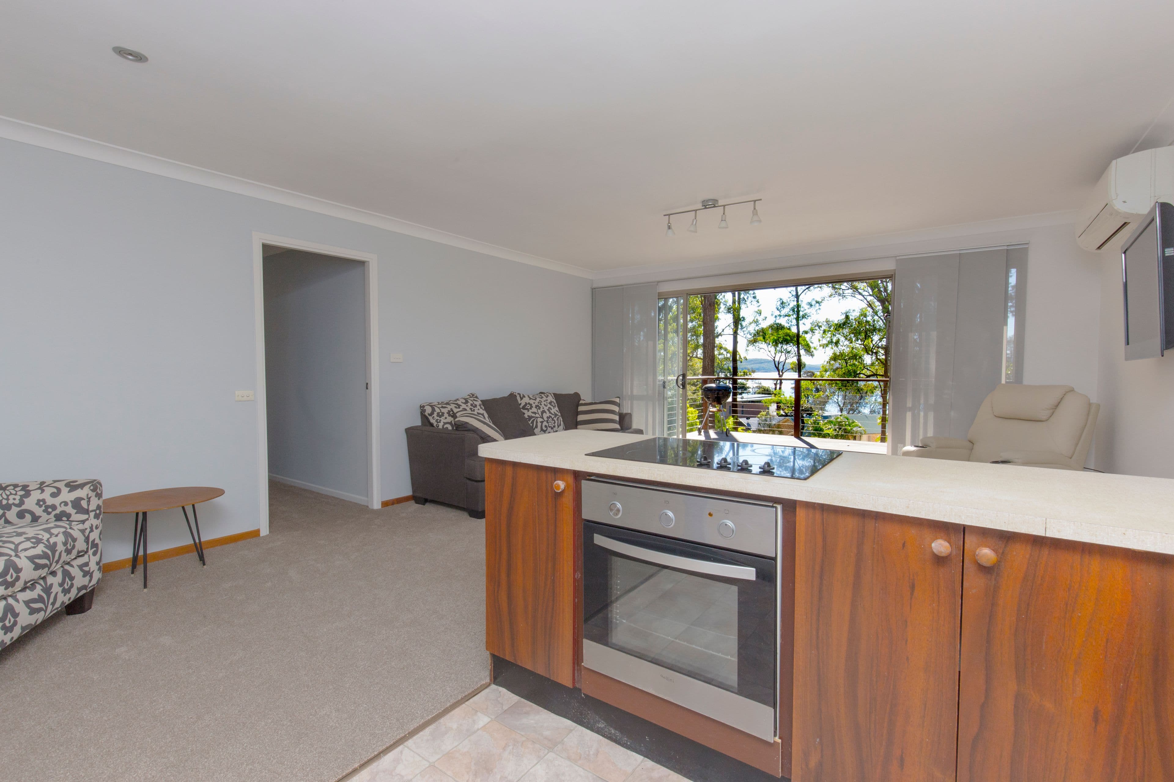 71 Cove Boulevard, North Arm Cove - Thumbnail 3