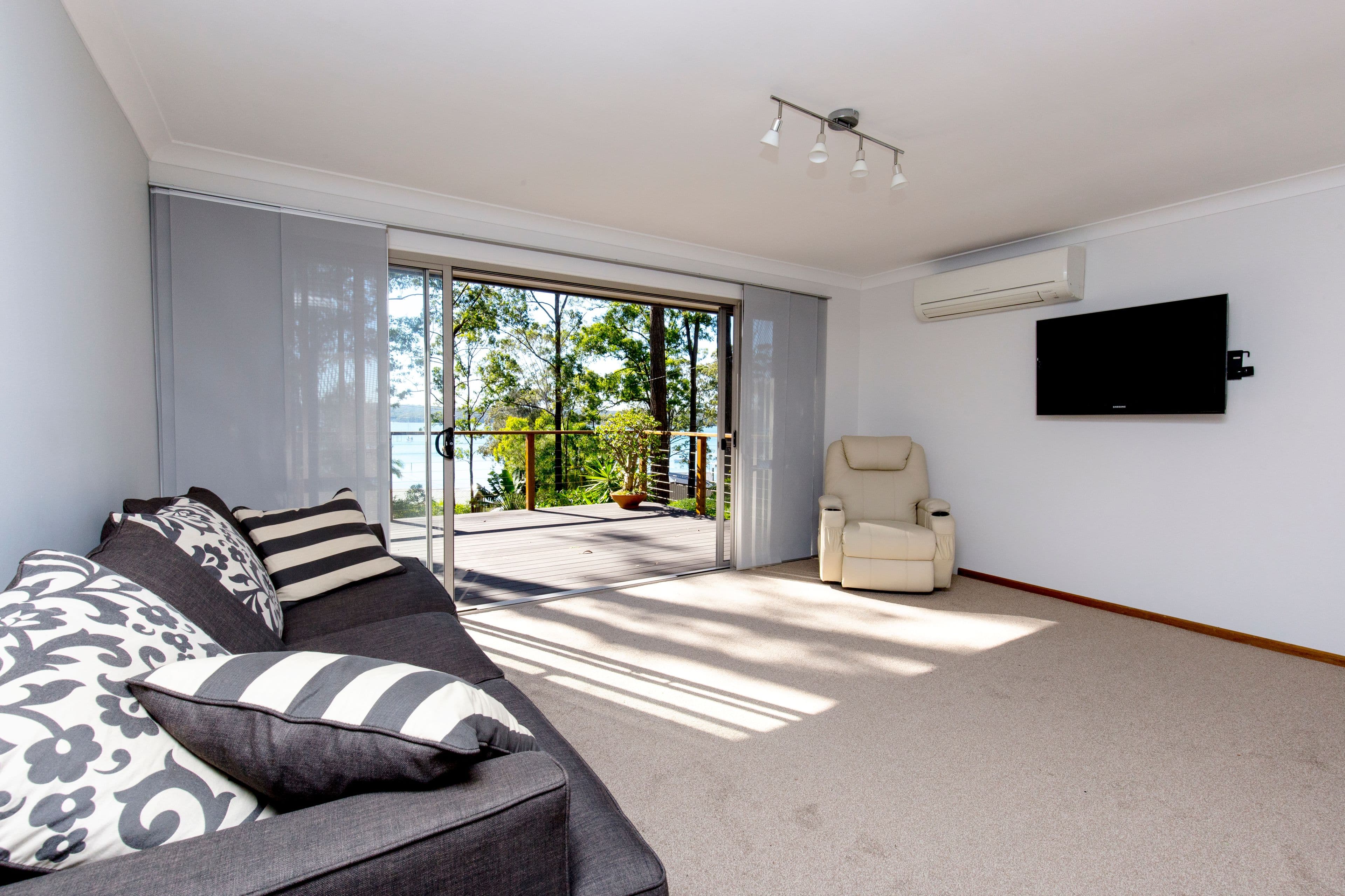 71 Cove Boulevard, North Arm Cove - Thumbnail 8