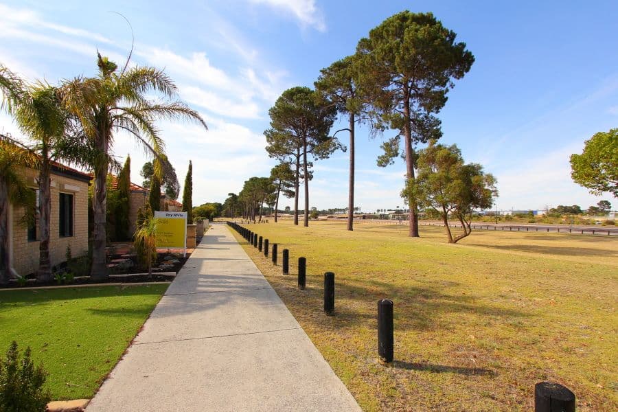 8 Toulon Lane, ELLENBROOK WA 6069, Ellenbrook - Thumbnail 2