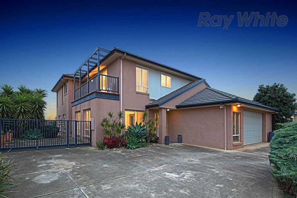 32 South Shore Avenue, Sanctuary Lakes VIC 3030, Sanctuary Lakes - Thumbnail 2