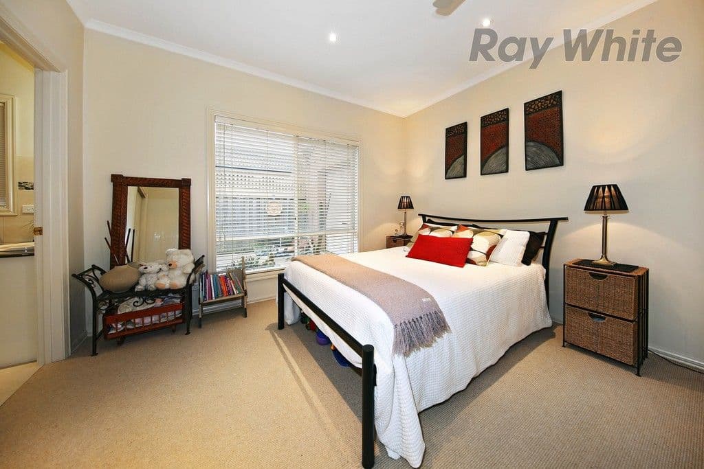 32 South Shore Avenue, Sanctuary Lakes VIC 3030, Sanctuary Lakes - Thumbnail 4