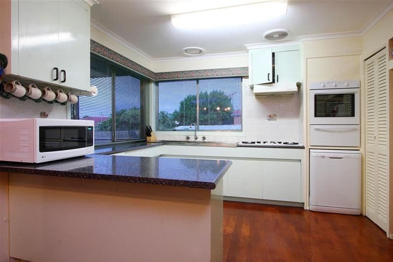 30 Lee Anne Crescent, BUNDOORA VIC 3083, Bundoora - Thumbnail 2