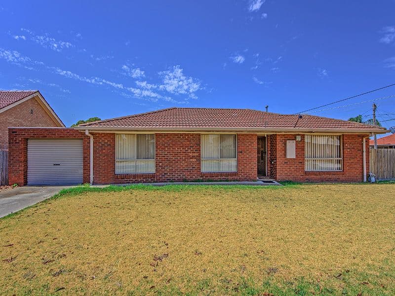 2 Manfred Avenue, ST ALBANS VIC 3021, St Albans - Image 1