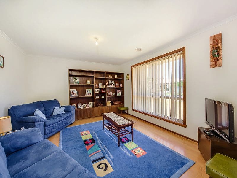 2 Manfred Avenue, ST ALBANS VIC 3021, St Albans - Thumbnail 2