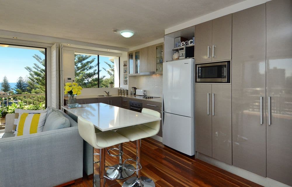 22 Armick Avenue, BROADBEACH QLD 4218, Broadbeach - Thumbnail 4