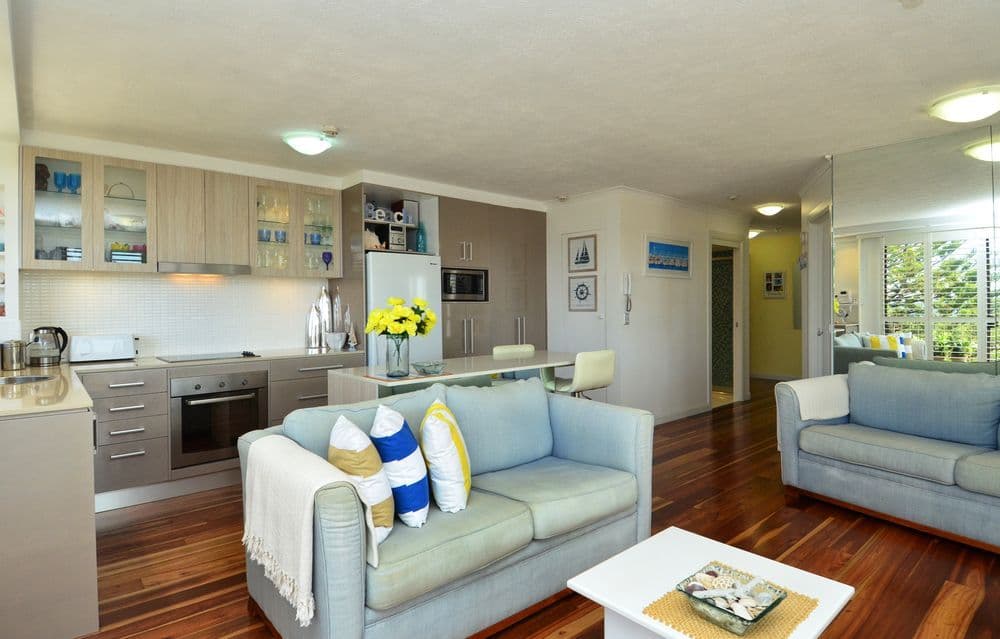 22 Armick Avenue, BROADBEACH QLD 4218, Broadbeach - Thumbnail 5