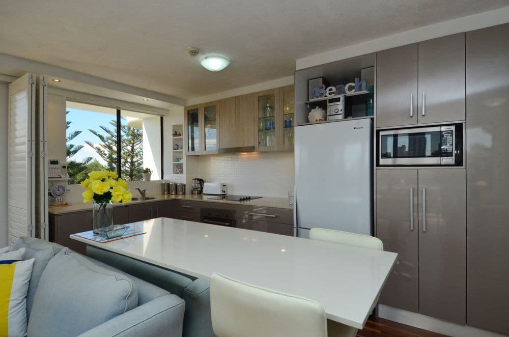 22 Armick Avenue, BROADBEACH QLD 4218, Broadbeach - Thumbnail 7