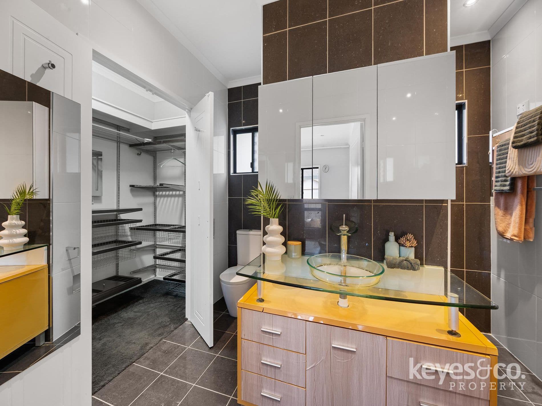 Space, Style and Side Access, Klewarra Boulevard - Thumbnail 5