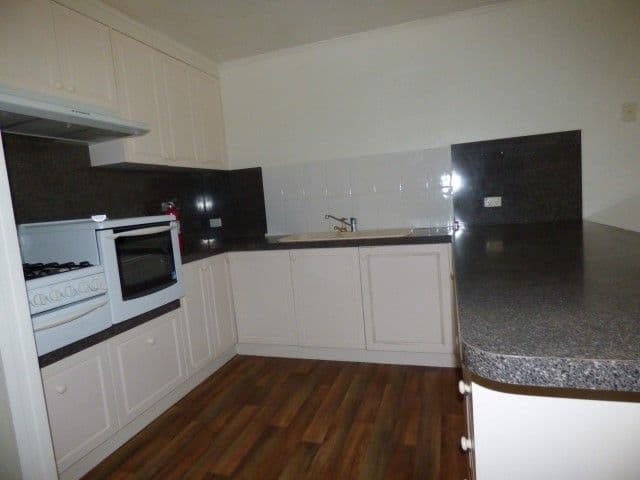 2 Derry Street, Roma QLD 4455, Roma - Thumbnail 2