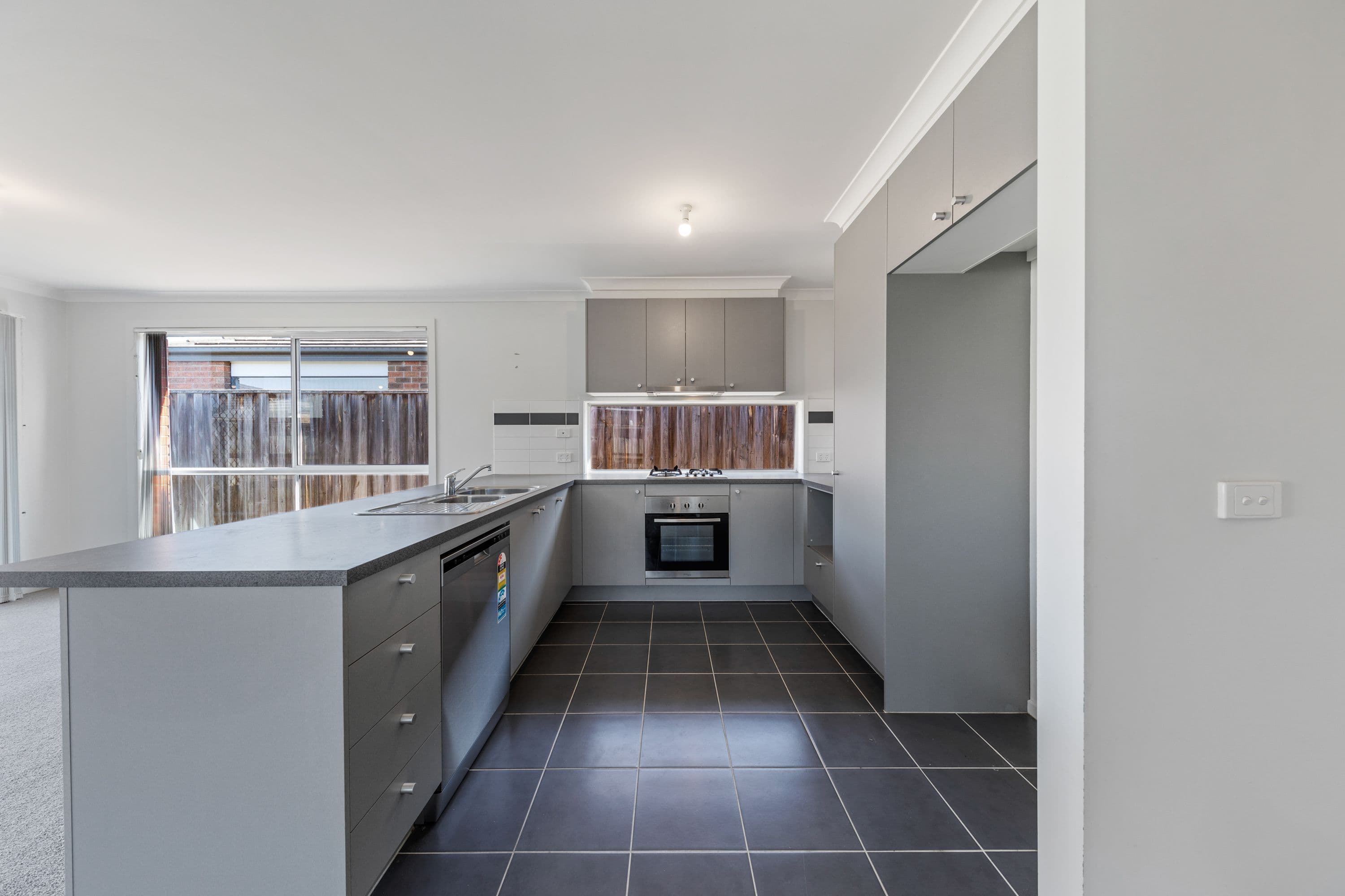 20 Glenvista Road, Pakenham VIC 3810, Pakenham - Thumbnail 6