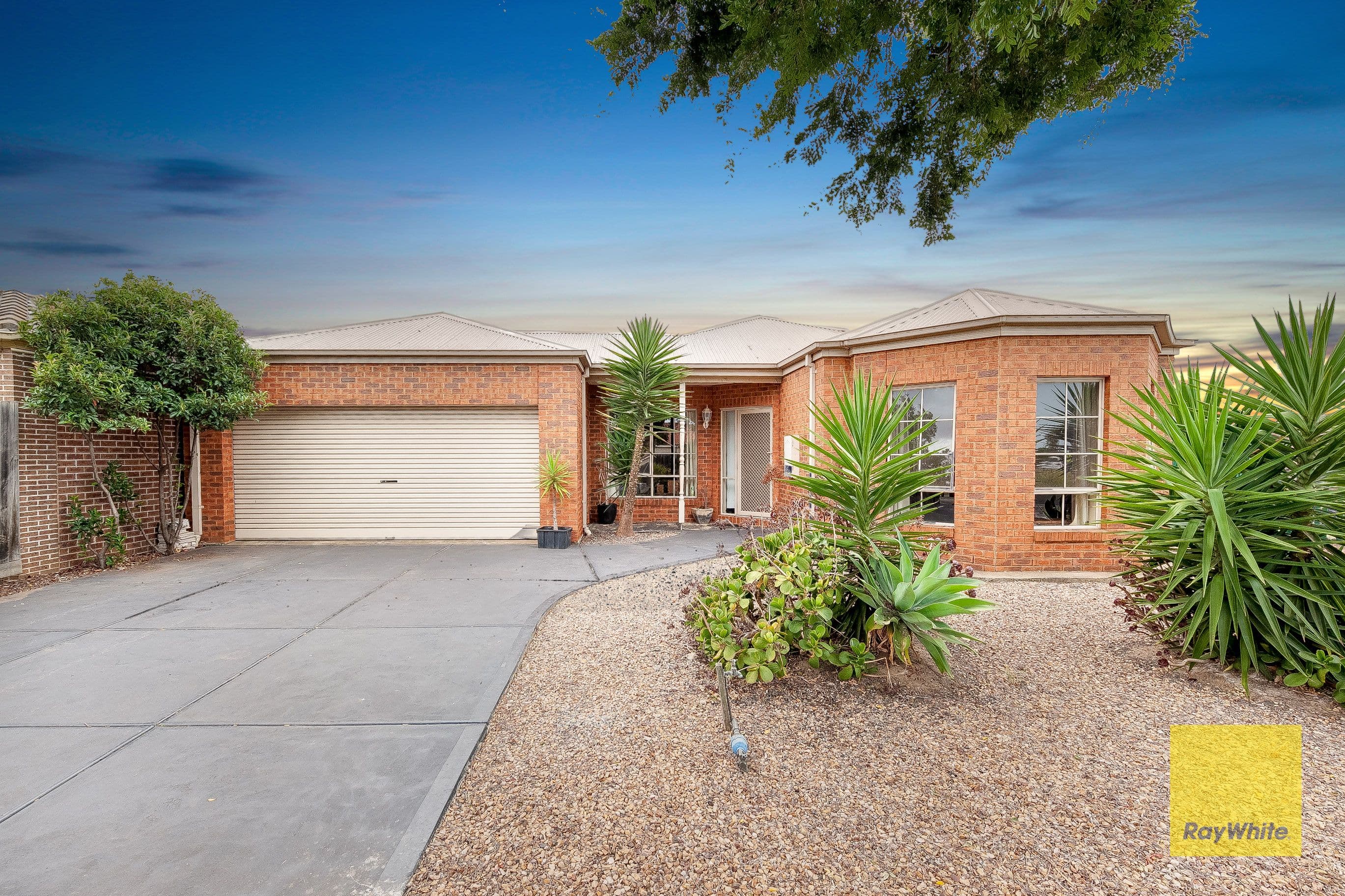2 Diamond Drive, Werribee VIC 3030, Werribee - Thumbnail 2