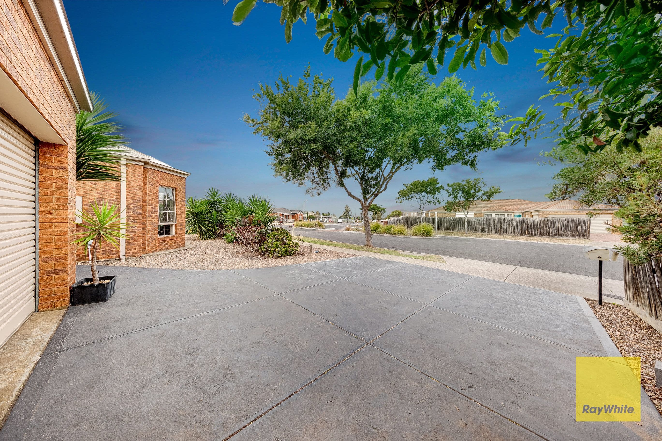 2 Diamond Drive, Werribee VIC 3030, Werribee - Thumbnail 4