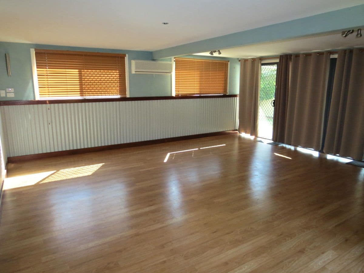 15 Roseanne Road, Emerald QLD 4720, Emerald - Thumbnail 2