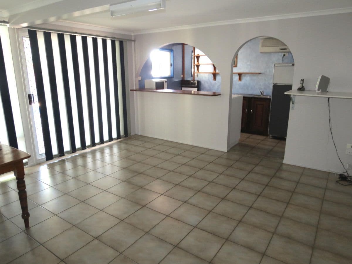 15 Roseanne Road, Emerald QLD 4720, Emerald - Thumbnail 6