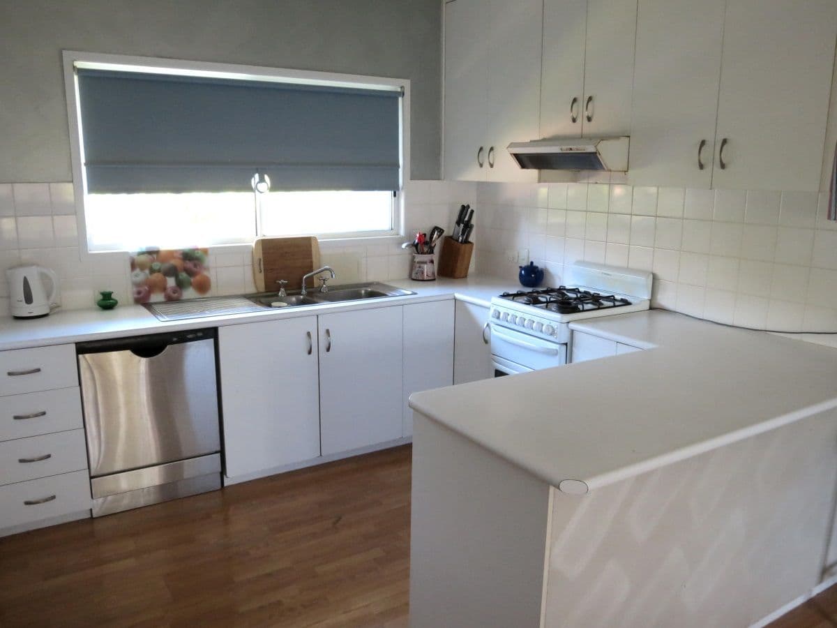 15 Roseanne Road, Emerald QLD 4720, Emerald - Thumbnail 8
