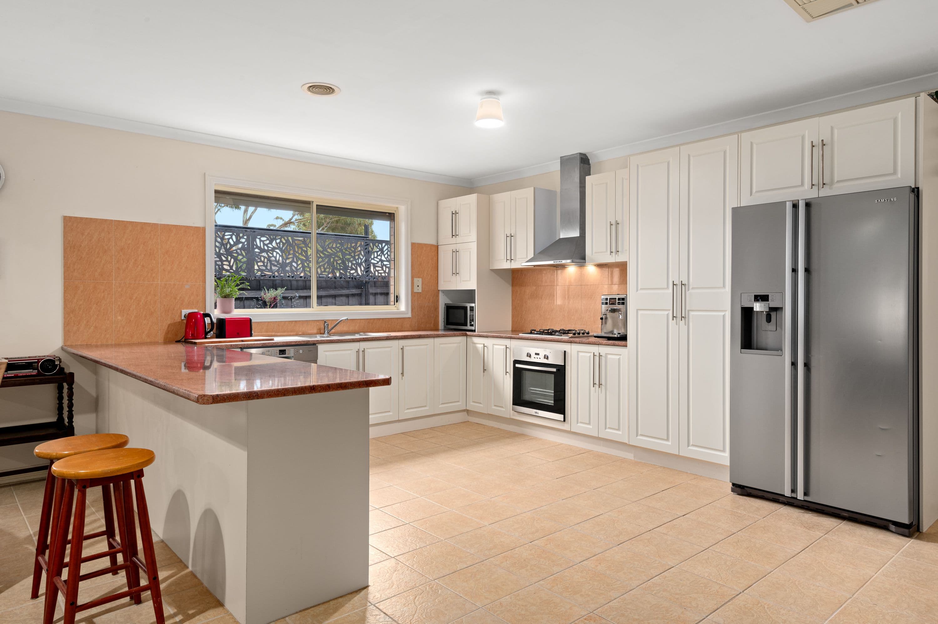 12 Paringa Avenue, South Morang VIC 3752, South Morang - Thumbnail 2