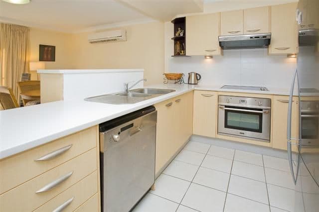 8  Wakefield Street, COORPAROO QLD 4151, Coorparoo - Thumbnail 4