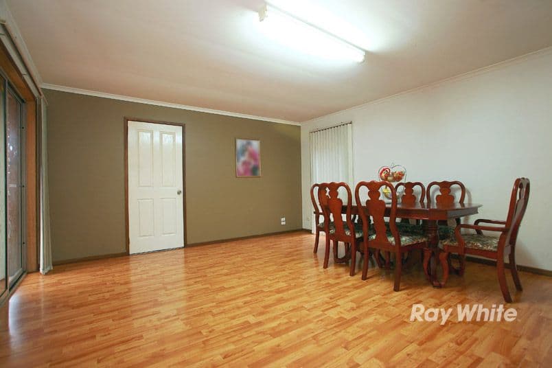 17 Courtenay Avenue, CRANBOURNE NORTH VIC 3977, Cranbourne North - Thumbnail 3