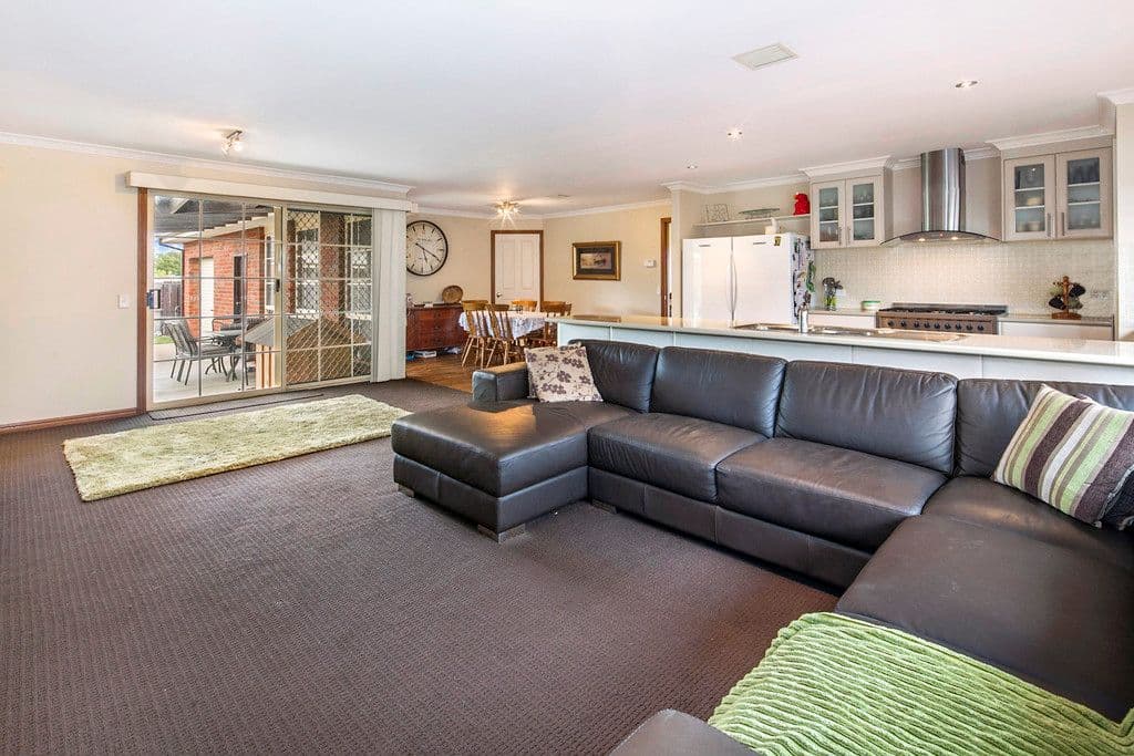 38 Robertson Drive, Alfredton VIC 3350, Alfredton - Thumbnail 3