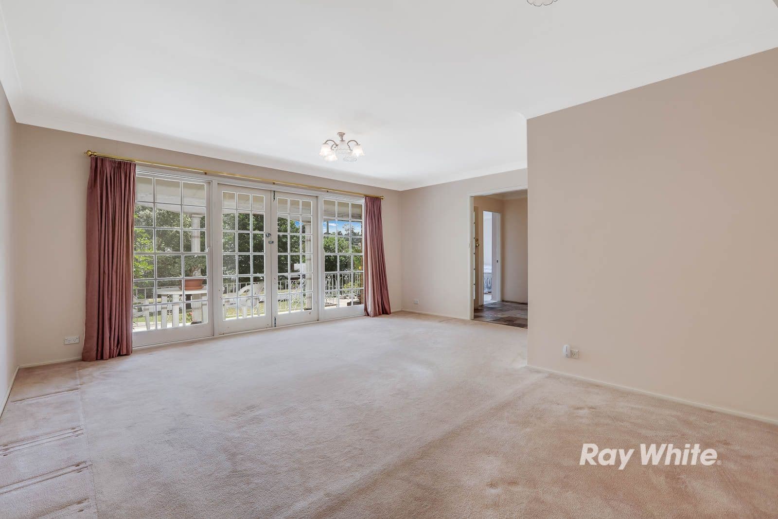 31 Cambewarra Avenue, Castle Hill - Thumbnail 2