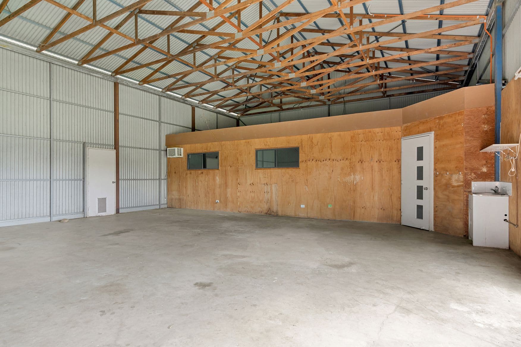 16 Birch Drive, Emerald QLD 4720, Emerald - Thumbnail 3
