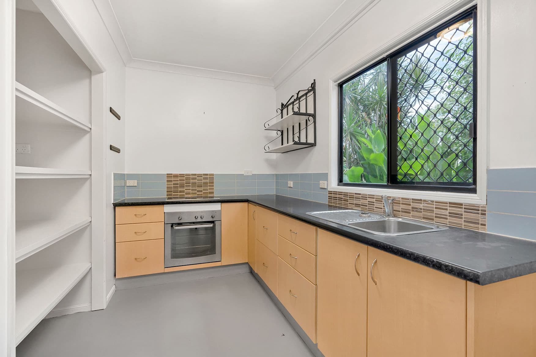 16 Birch Drive, Emerald QLD 4720, Emerald - Thumbnail 6