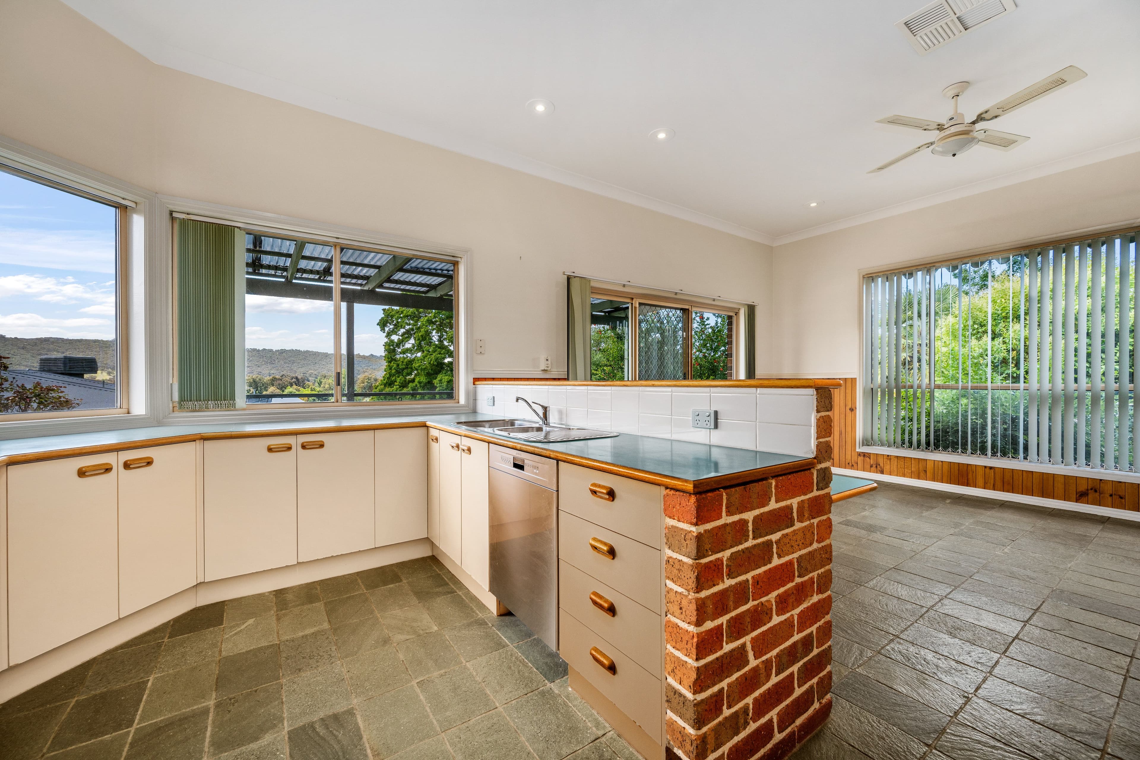24 Hamilton Valley Court, Lavington NSW 2641, Lavington - Thumbnail 4