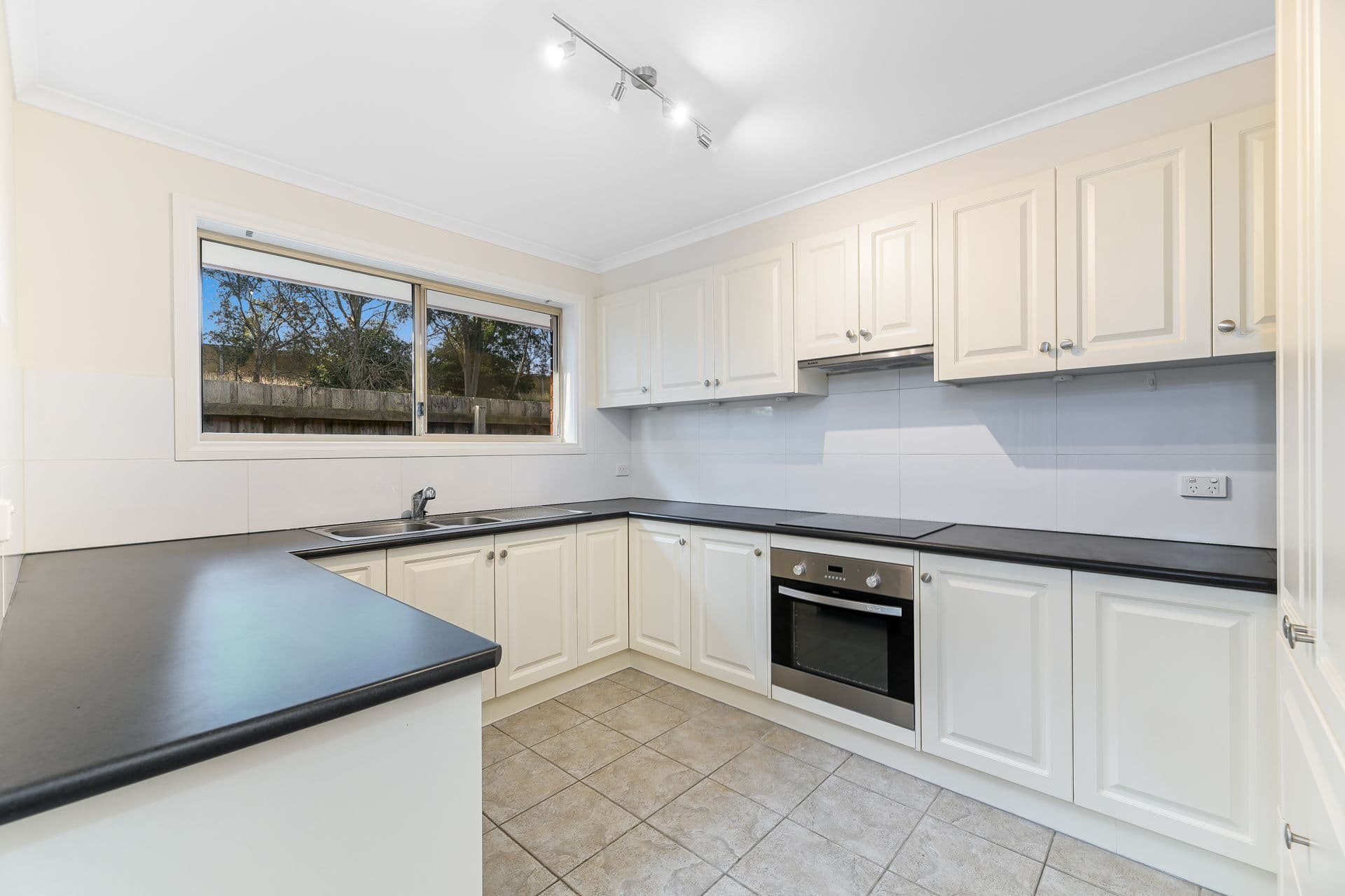 61 Cheviot Avenue, Berwick VIC 3806, Berwick - Thumbnail 5