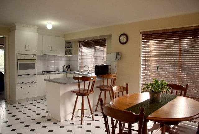 2 Kalman Road, EPPING VIC 3076, Epping - Thumbnail 2