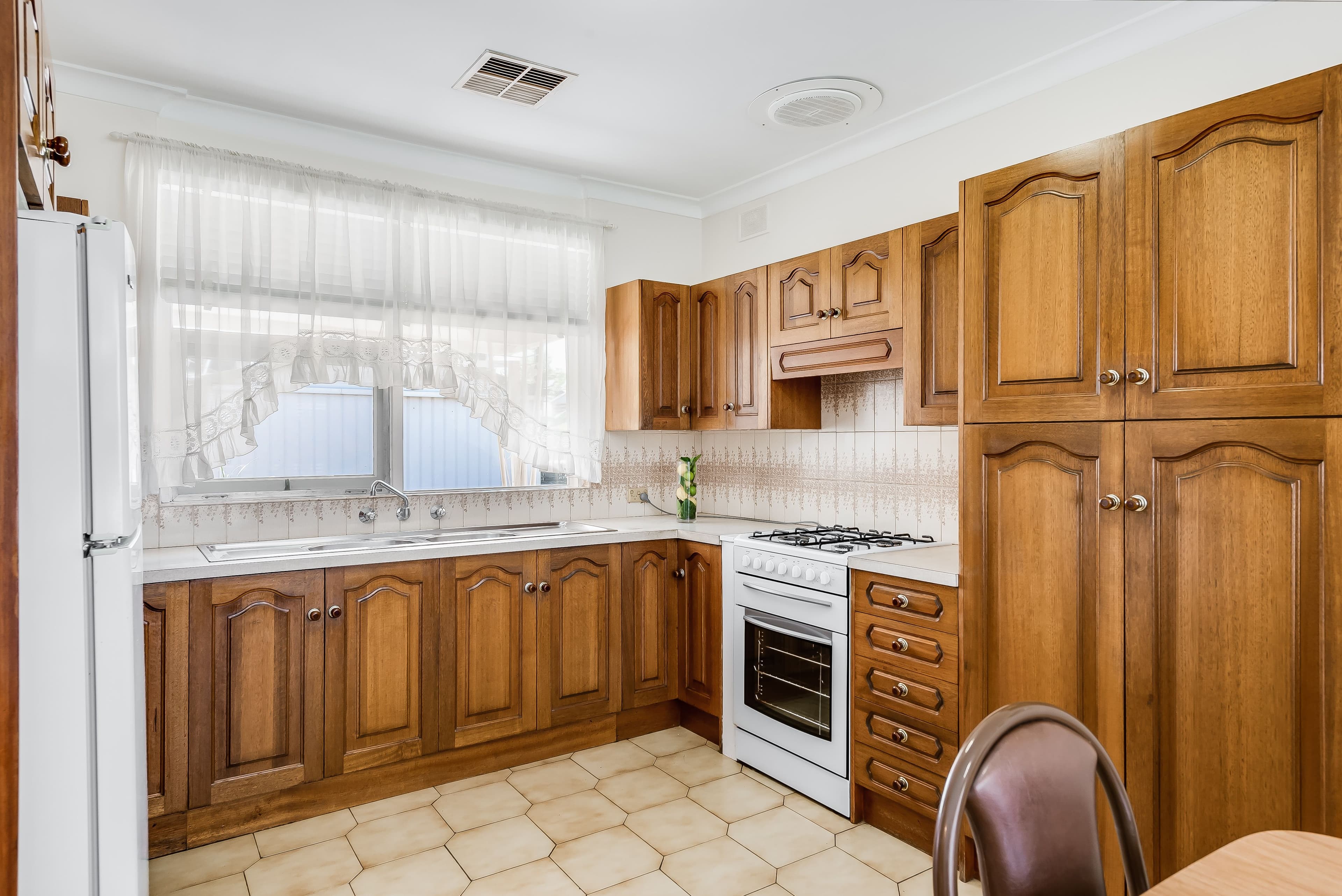 33 Mitchell Street East, Seaton SA 5023, Seaton - Thumbnail 5